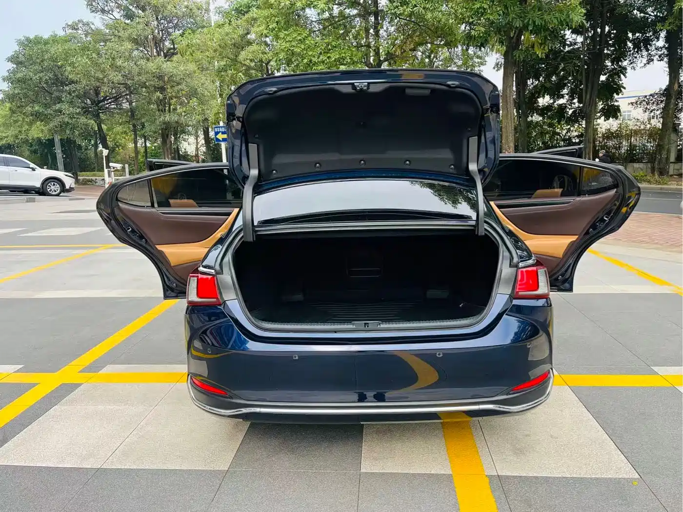 Lexus ES 2020 200 Excellence фото 18
