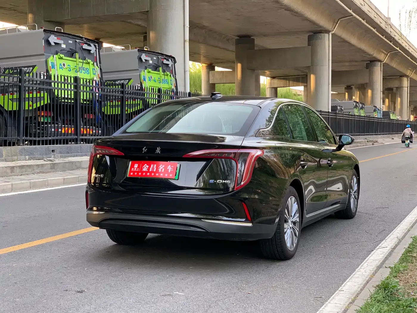 Hongqi E-QM5 2022 431km Charging Enjoyment Edition фото 5