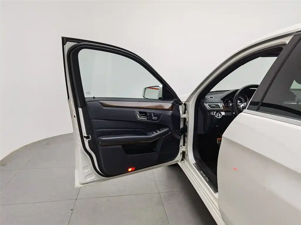Mercedes-Benz E-Class 2015 E 260 L фото 8
