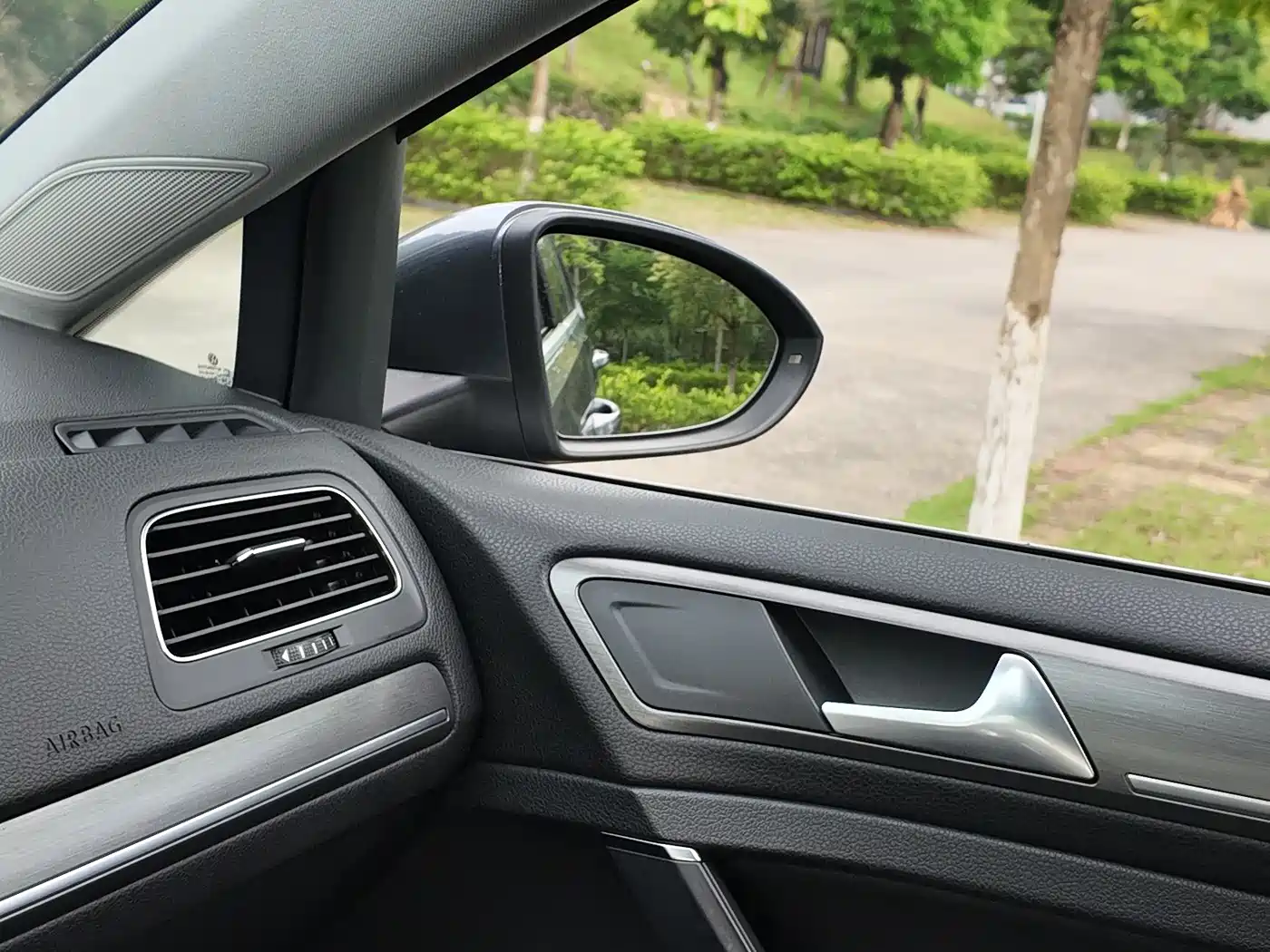 Volkswagen Golf 2014 1.6L Automatic Fashion Edition фото 41