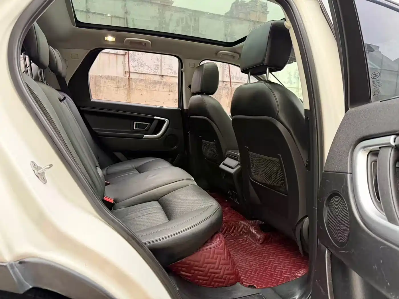 Land Rover Discovery Sport 2018 240PS SE Edition фото 11