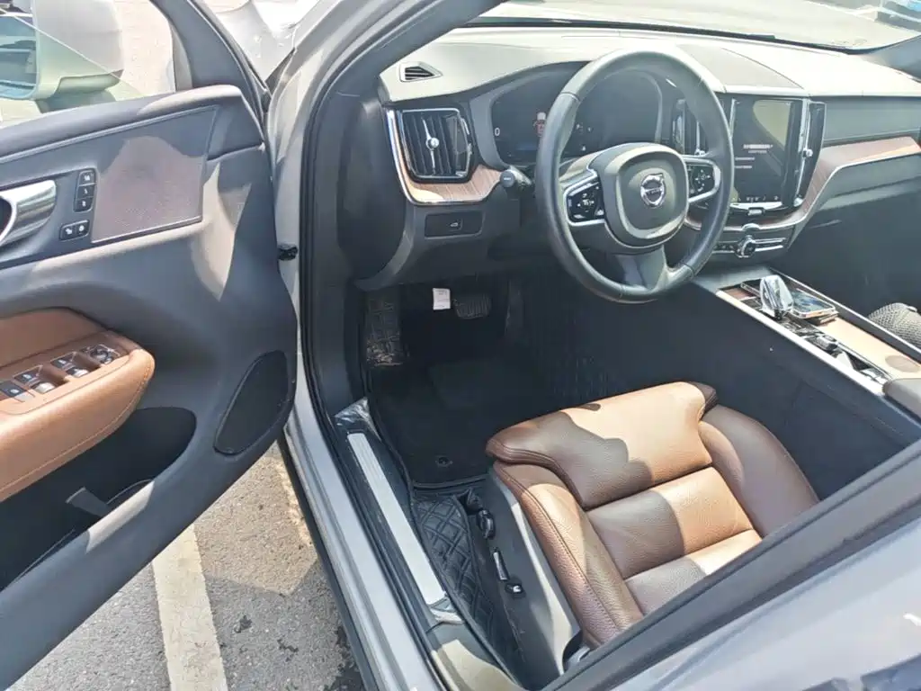 Volvo XC60 2025 2025 B5 AWD Smart Elite Luxury Edition