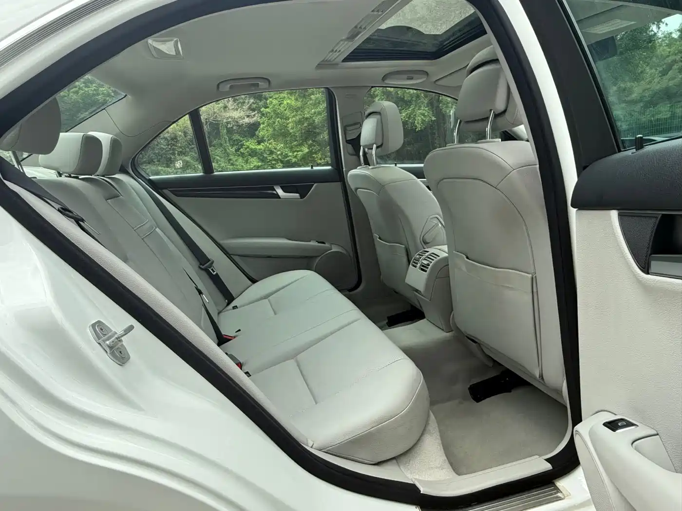 Mercedes-Benz C-Class 2013 C 180 Classic Grand Edition фото 14