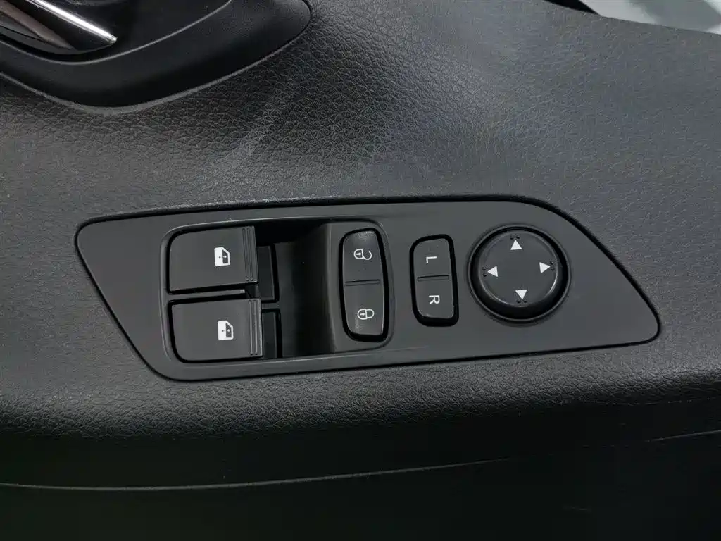 SAIC Maxus Maxus G10 2018 PLUS 2.0T Automatic Elite Edition фото 9