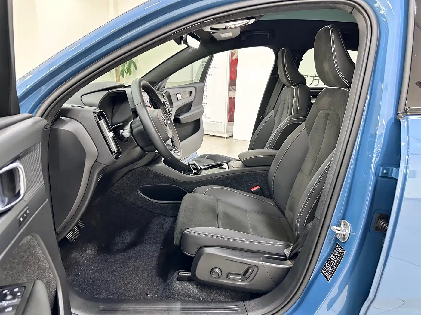 VOLVO C40