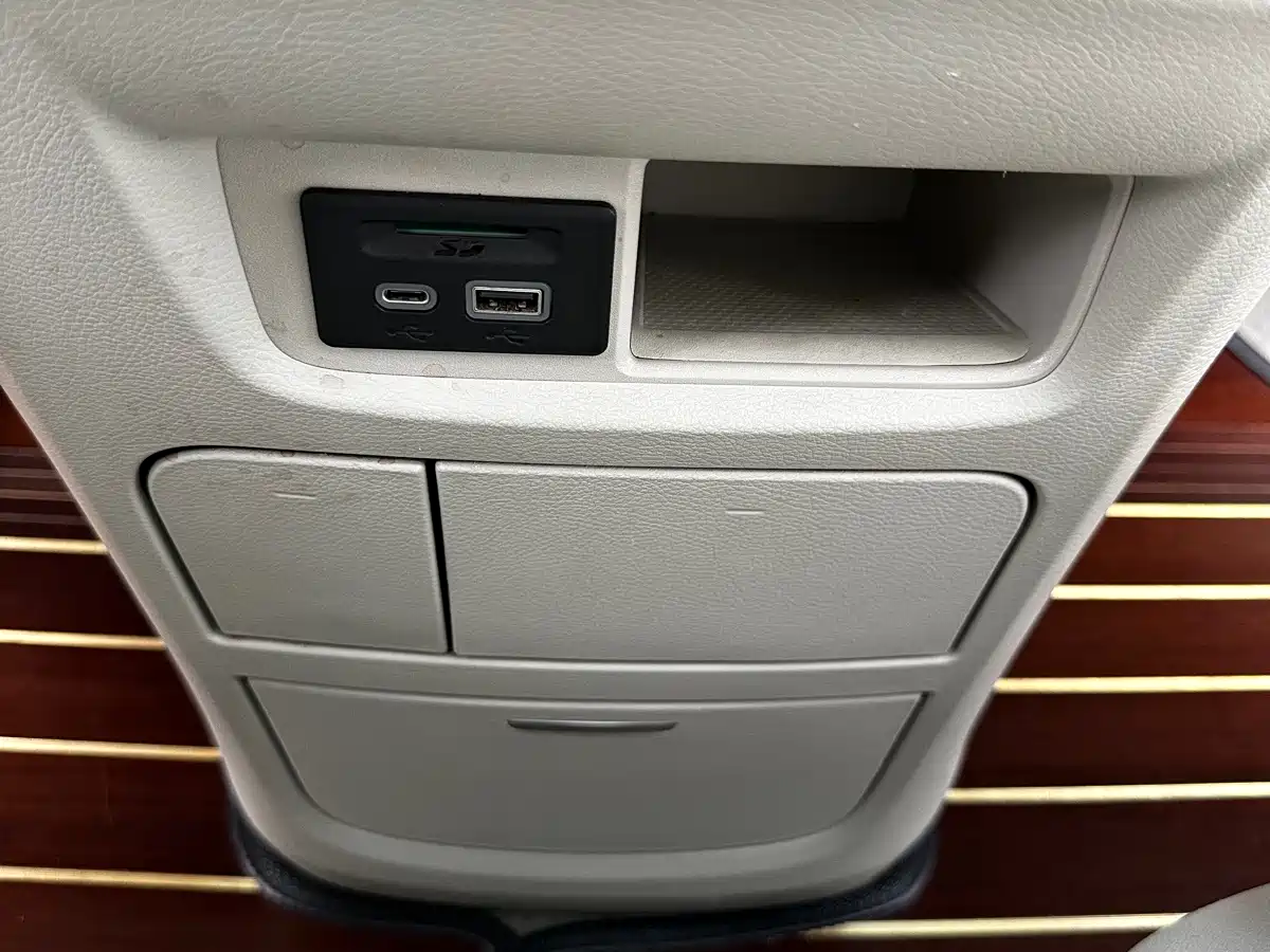 Buick GL8 2020 Model Land Business Class 652T Luxury фото 17
