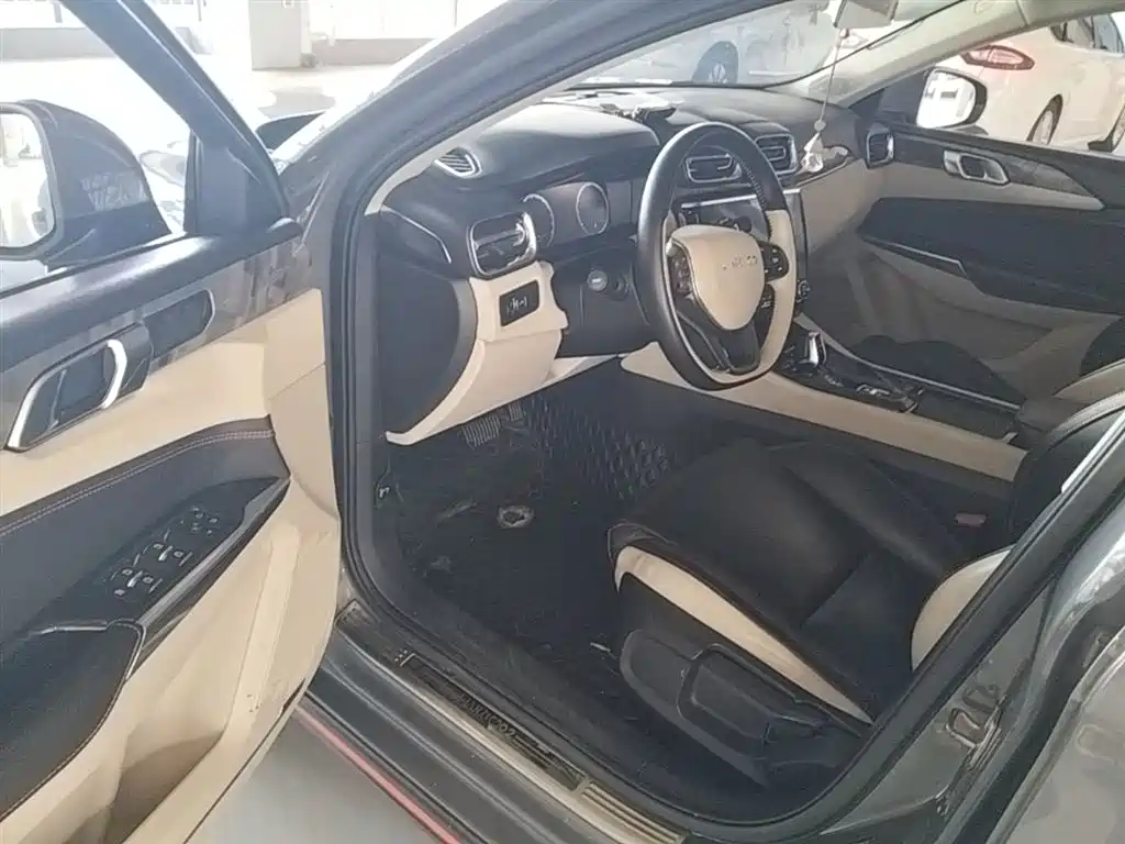 Lynk & Co 02 2018 1.5T DCT 2WD Shine Edition China V фото 16