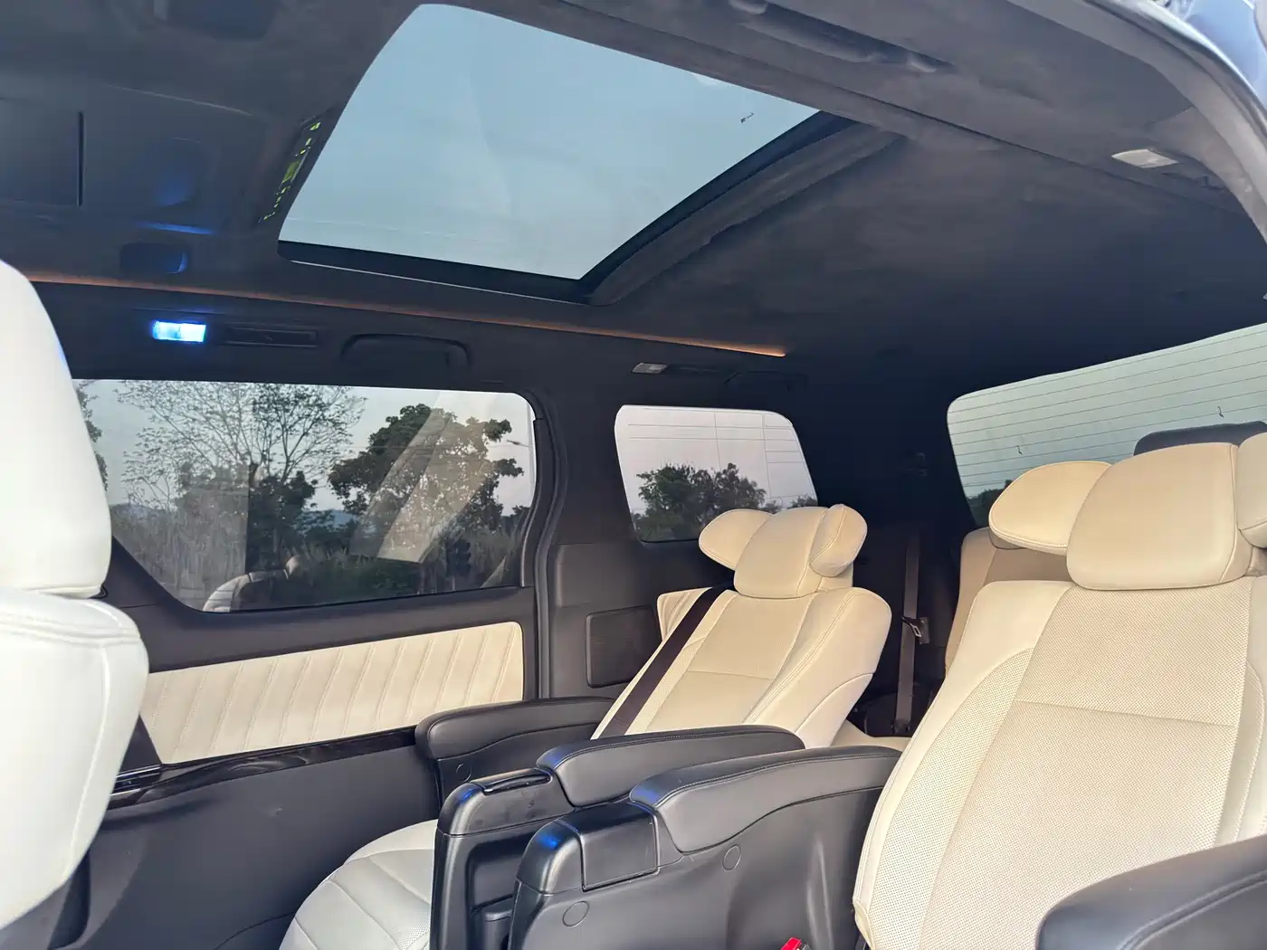 Toyota Alphard 2011 3.5L Luxury Edition фото 18