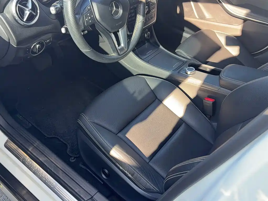 Mercedes-Benz GLA 2015 GLA 200 Dynamic фото 3