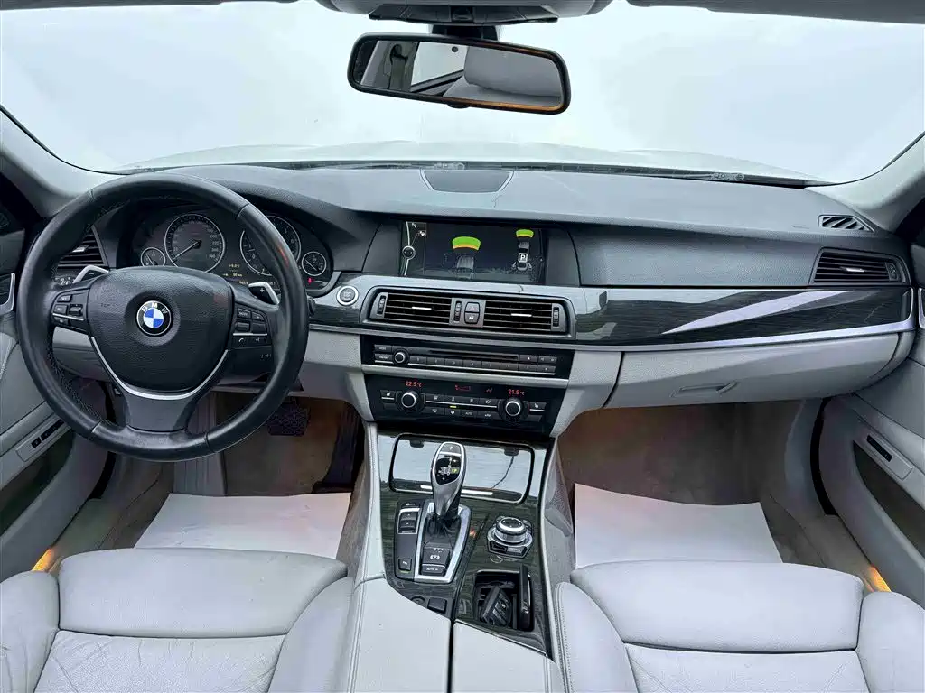 BMW 5 Series 2011 535Li Luxury фото 15