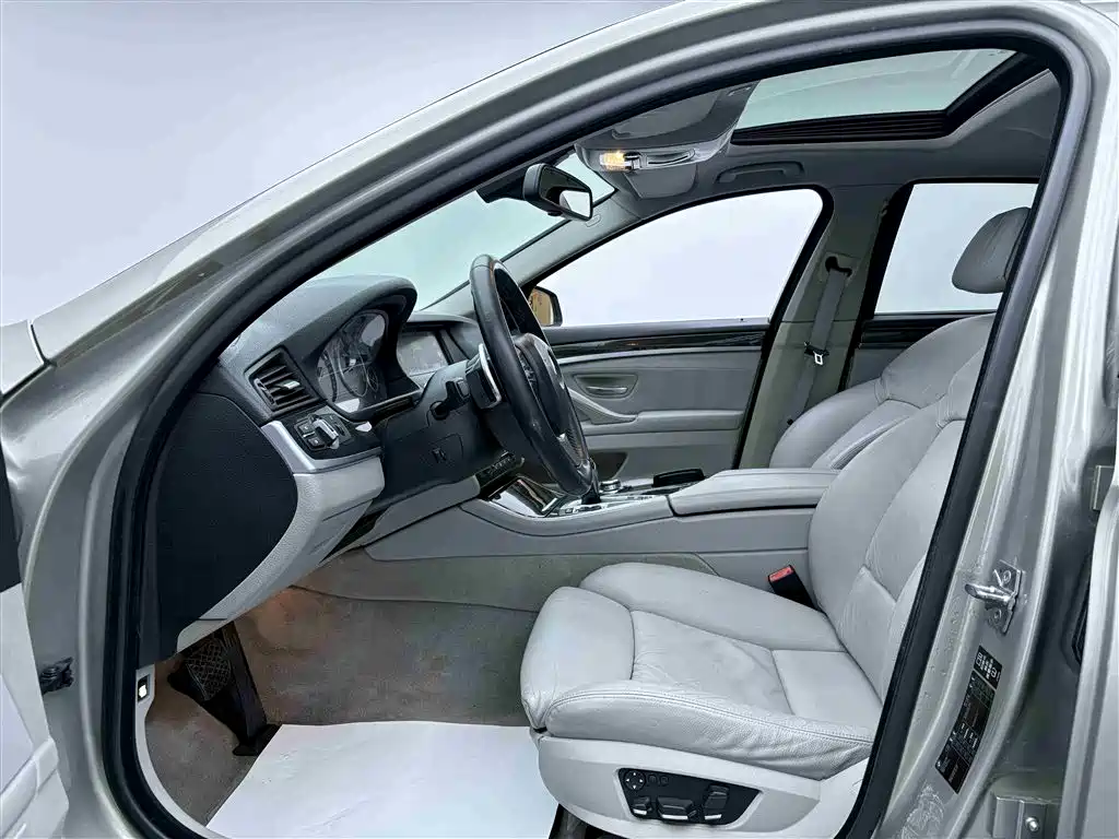 BMW 5 Series 2011 535Li Luxury фото 9