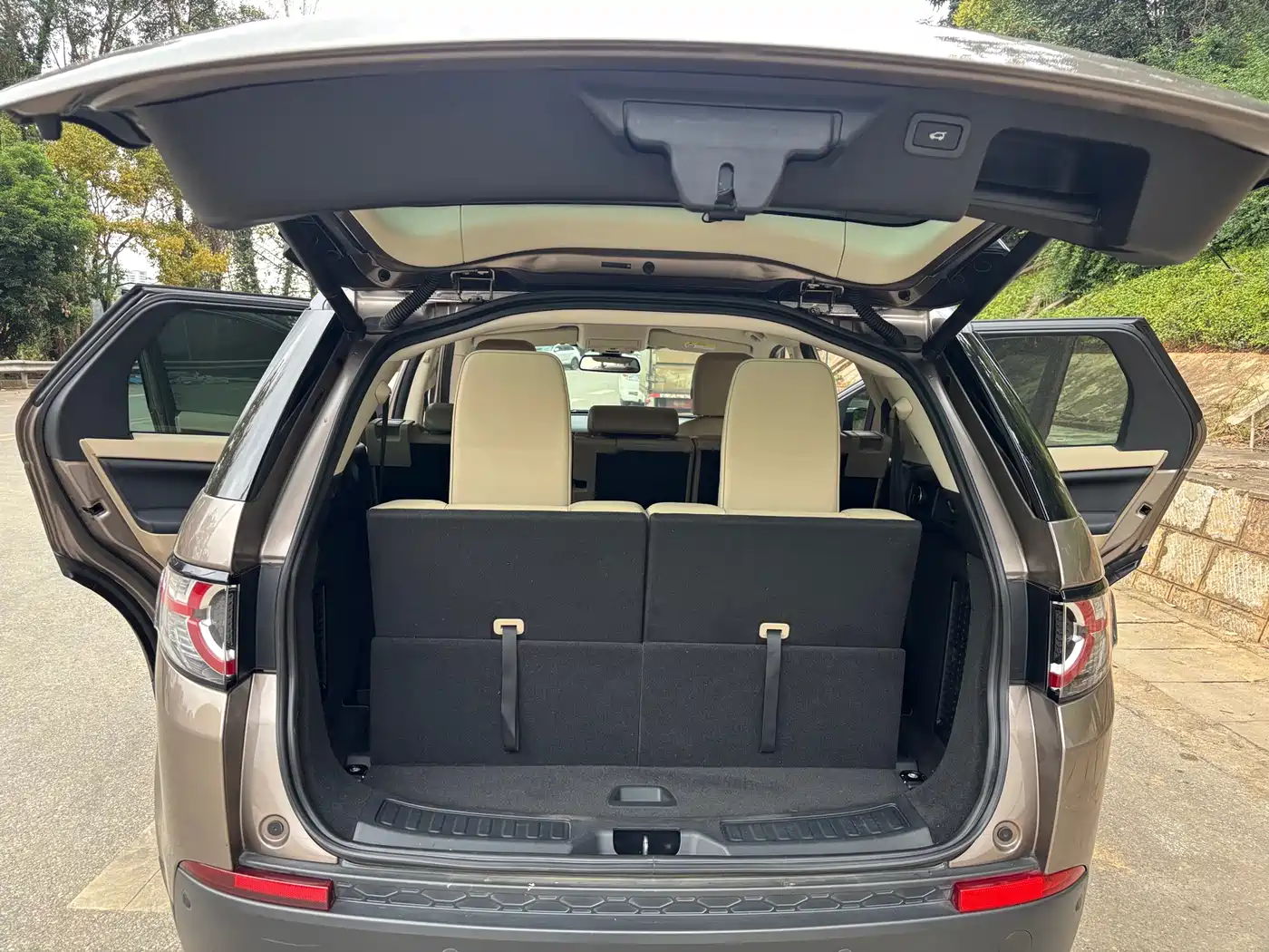 Land Rover Discovery Sport 2017 2.0T HSE фото 9