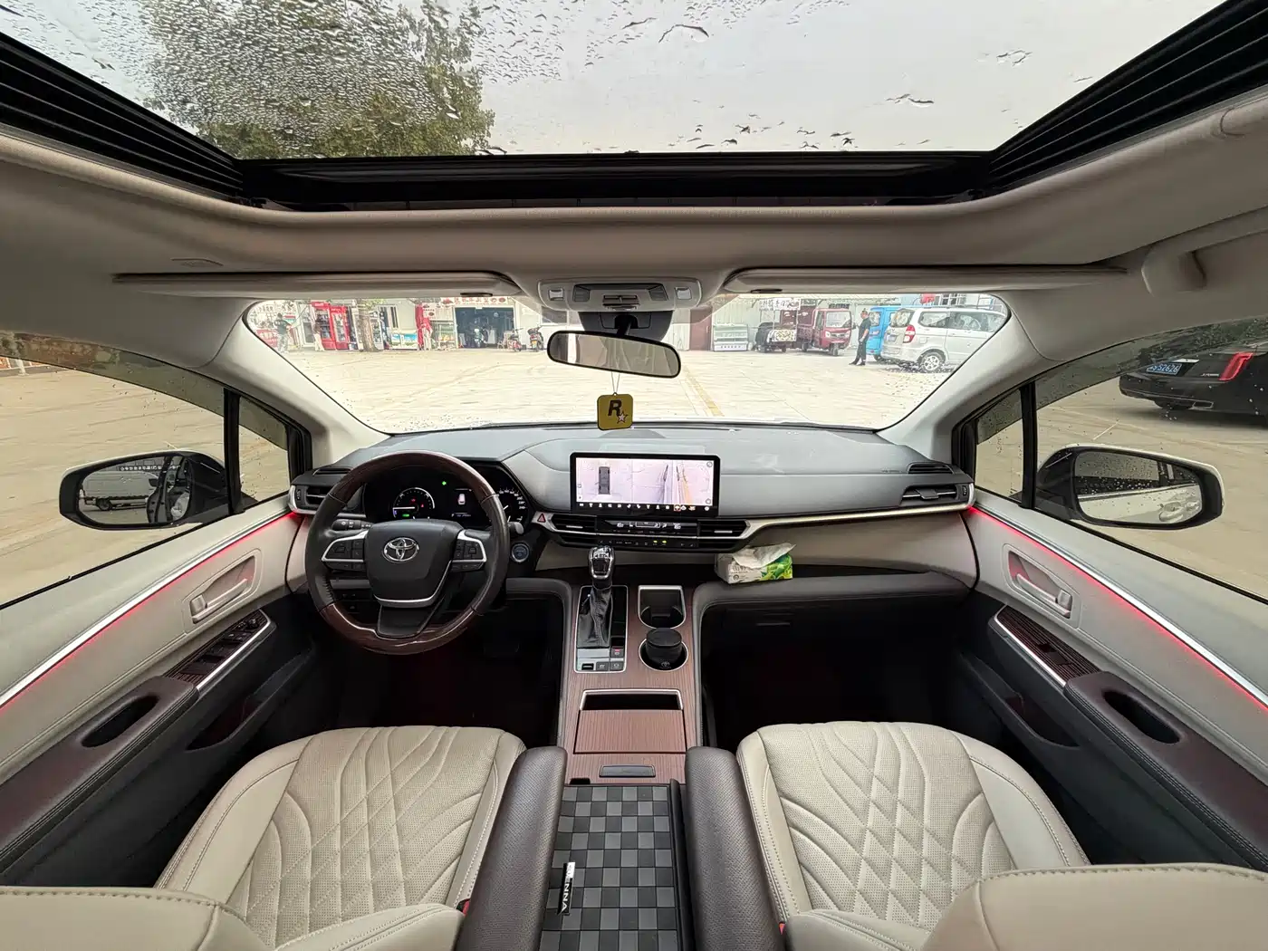 Toyota Sienna 2023 2.5L Hybrid Comfort Edition фото 13