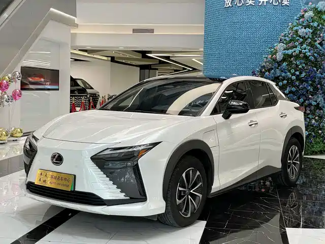 Lexus RZ 2023