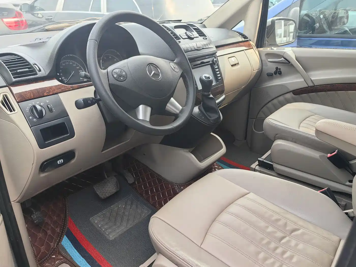 Mercedes-Benz Viano 2012 2.5L Navigation Edition фото 3