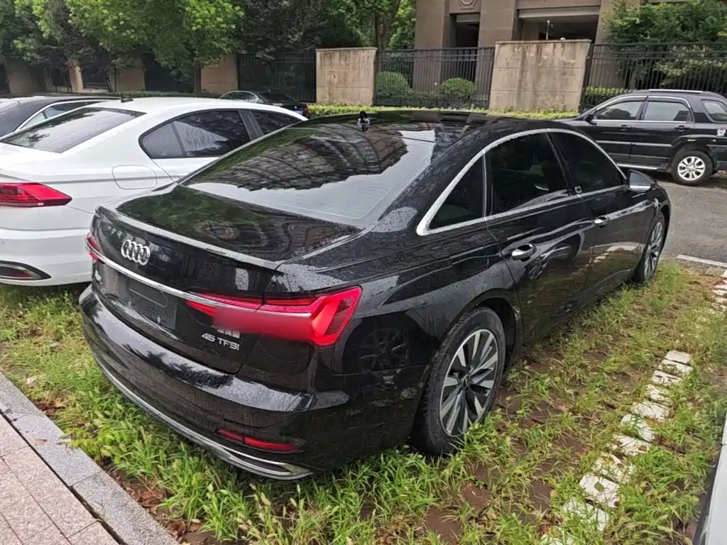 Фото 7 - Audi A6L
