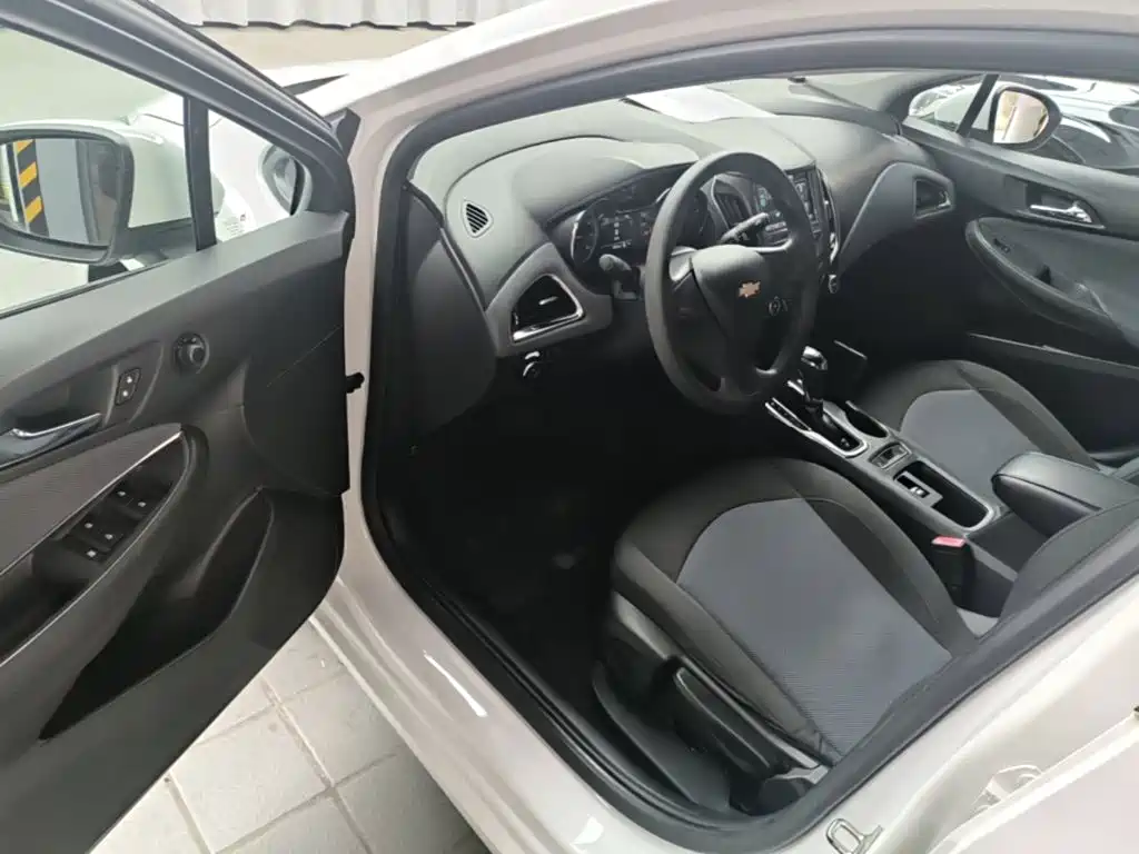 Chevrolet Cruze 2018 2018 320 Automatic Pioneer Sunroof Edition
