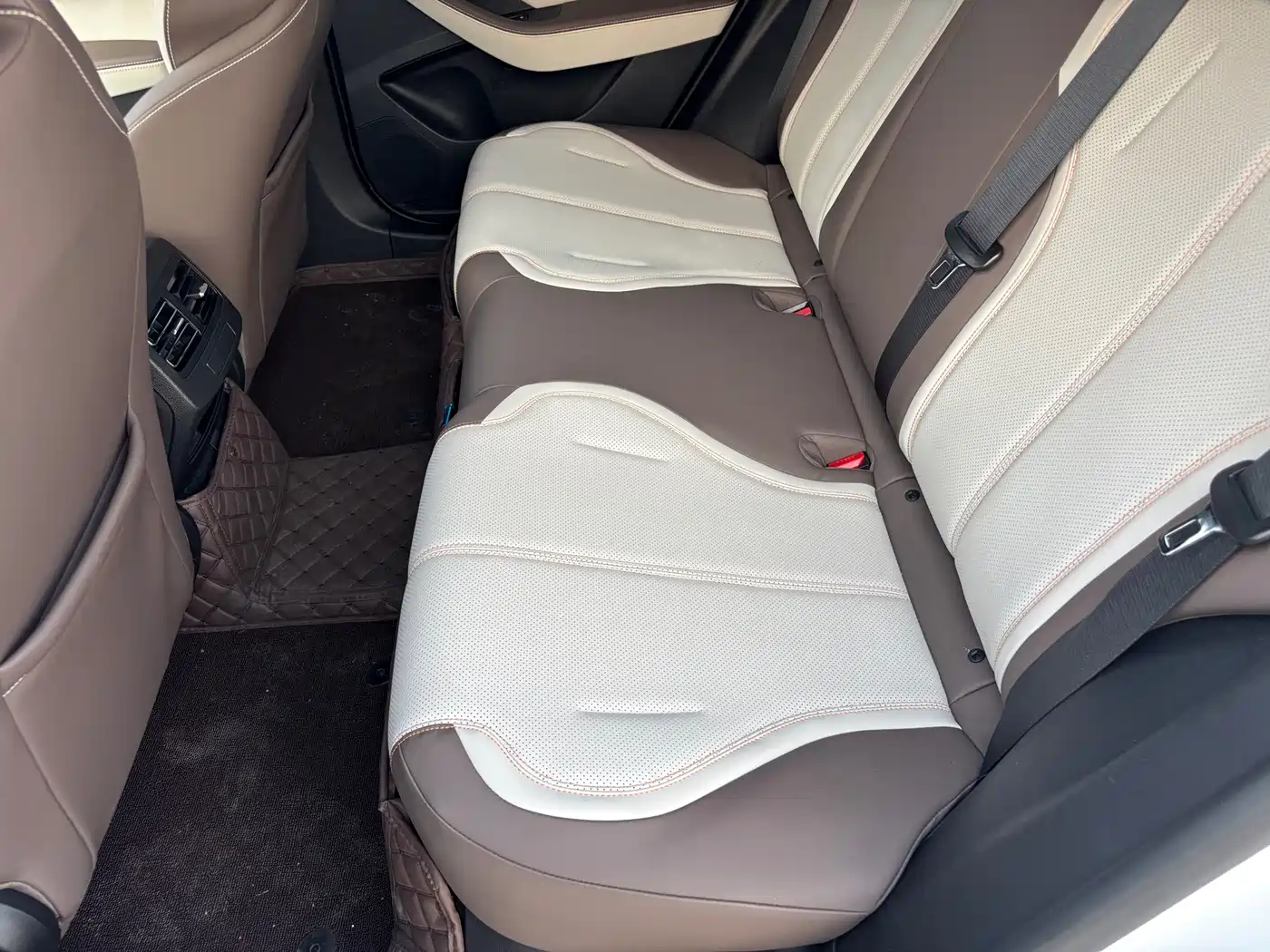 BYD Qin PLUS 2024 Glory Edition DM-i 55KM Leading фото 10