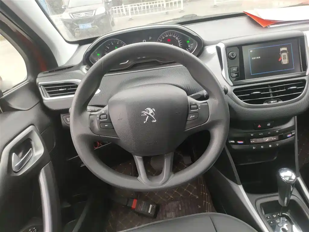 Peugeot 2008 2018 1.6L Automatic Fashion Edition фото 3