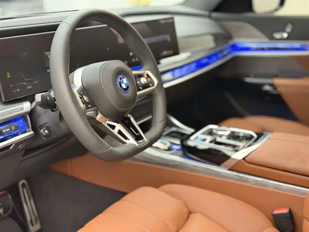BMW I7