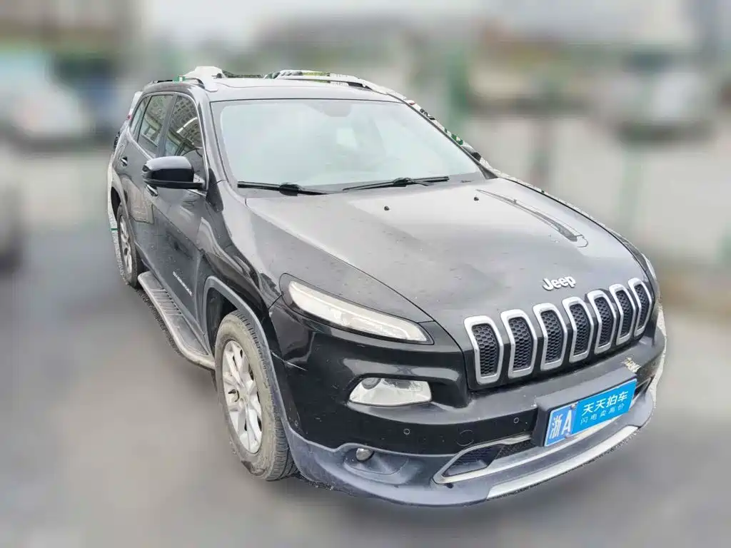 Photo 3 - Jeep Cherokee