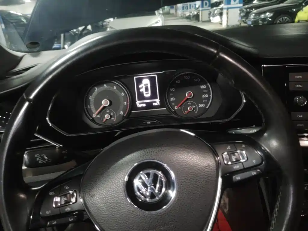 صورة 14 - Volkswagen Passat