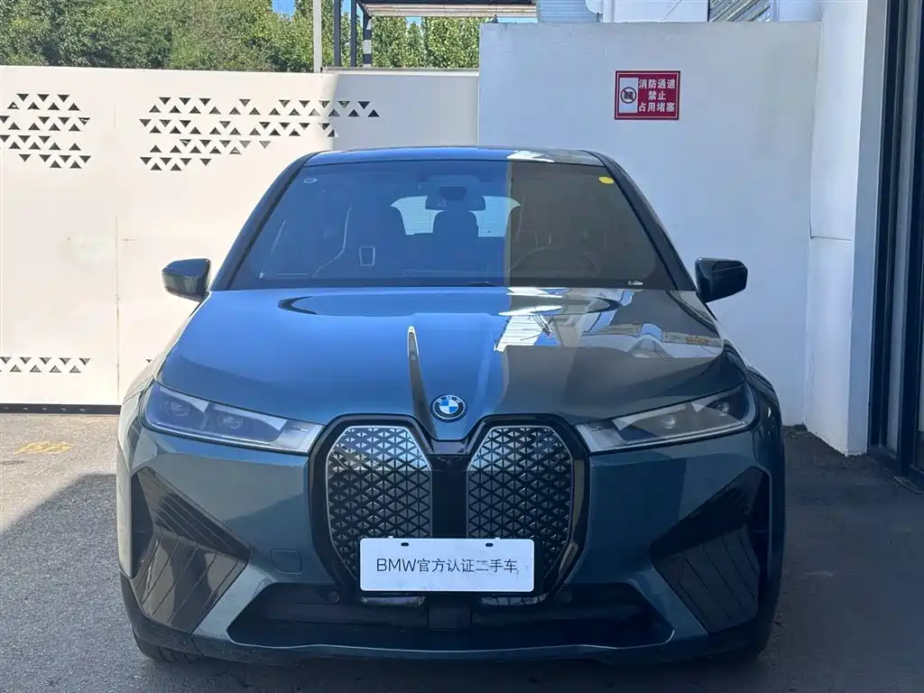 Фото 2 - BMW iX