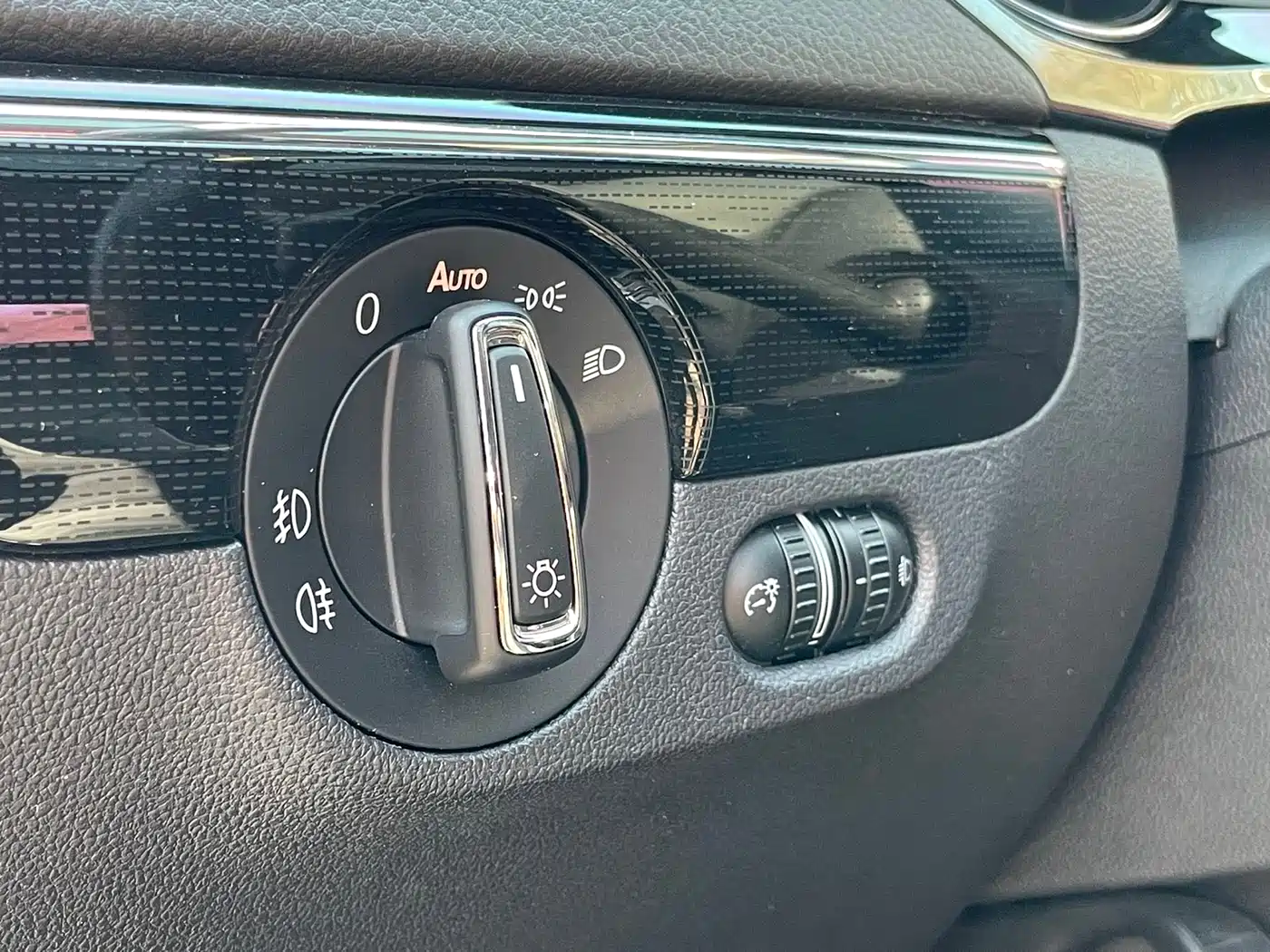 Volkswagen Sagitar 2017 1.6L Automatic Comfort фото 14