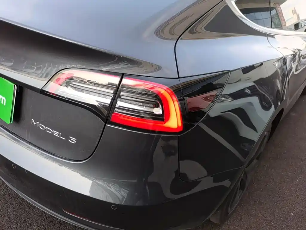 Фото 8 - Tesla Model 3