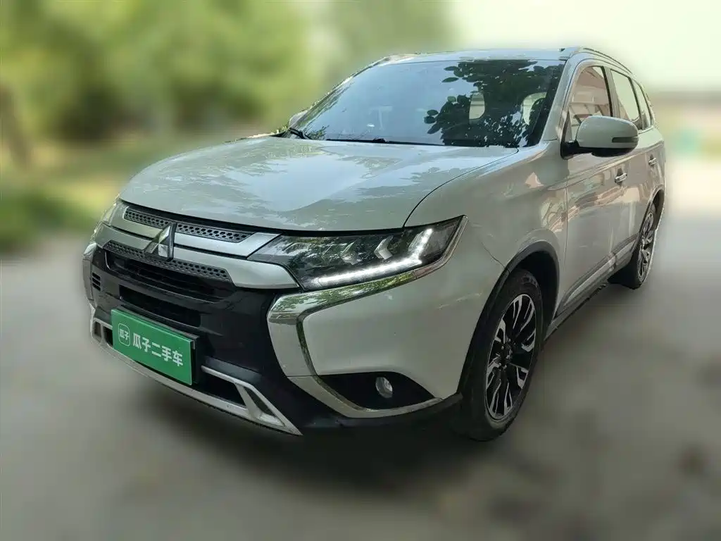 Mitsubishi Outlander 2019 2.4L 4WD Deluxe Edition 5-Seater China VI фото 2