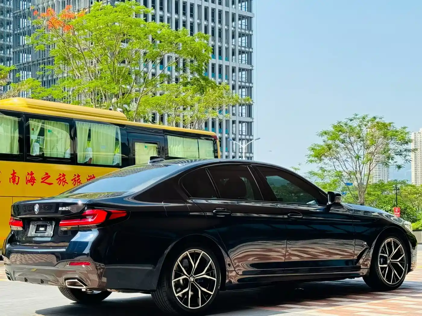 BMW 5 Series (Import) 2022 530i M Sport Package фото 9