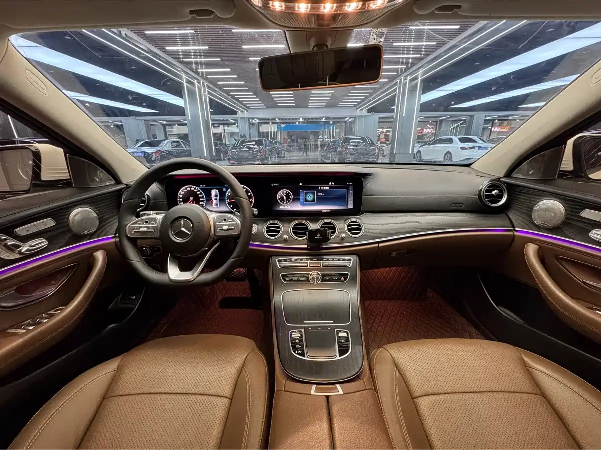Photo 5 - Mercedes-Benz E-Class