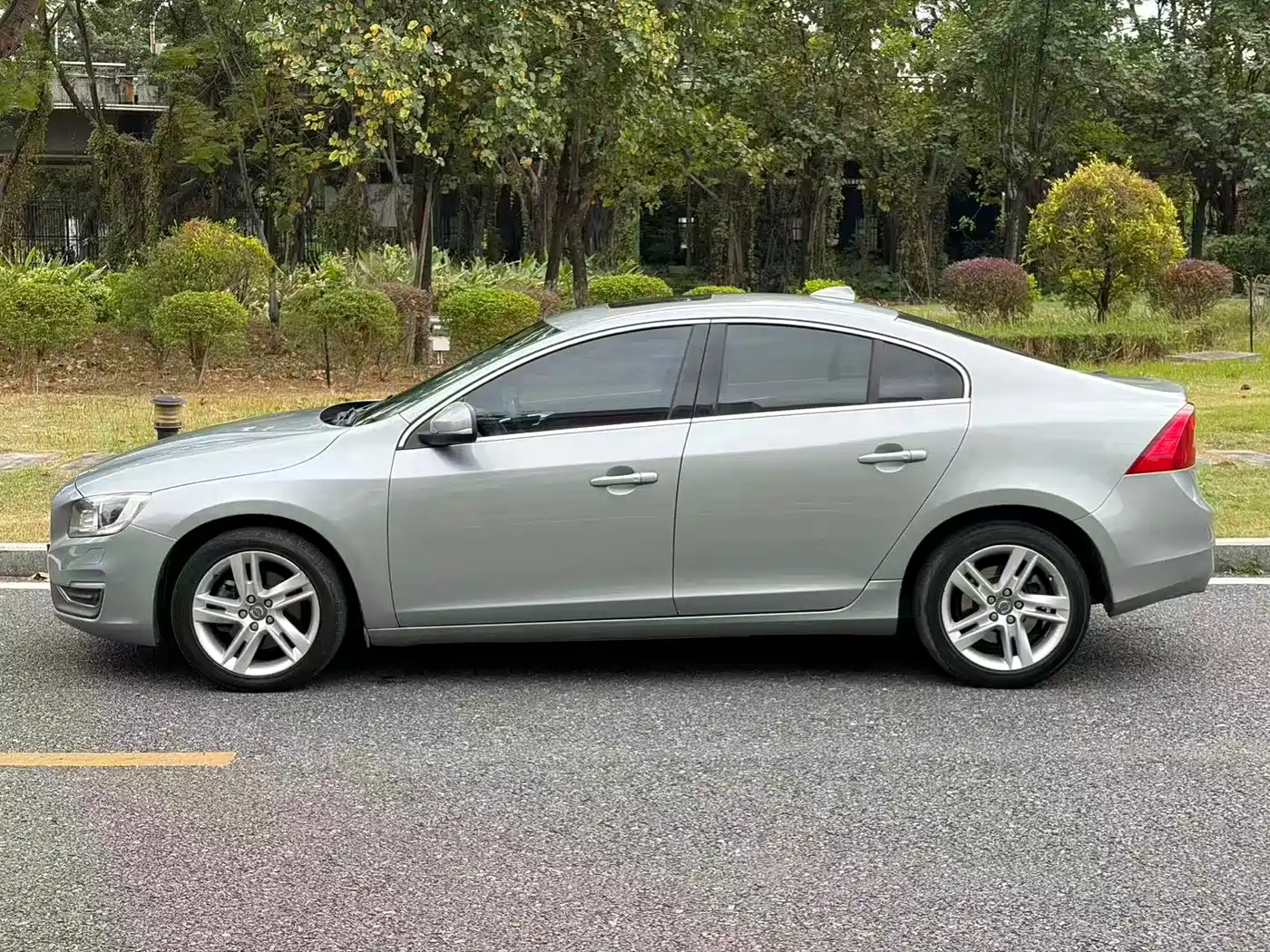 Volvo S60 (Import) 2014 2014 T5 Elegance Edition