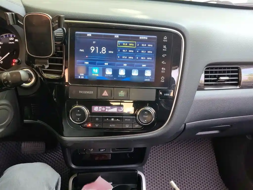 Mitsubishi Outlander 2019 2.4L 4WD Deluxe Edition 5-Seater China VI фото 6