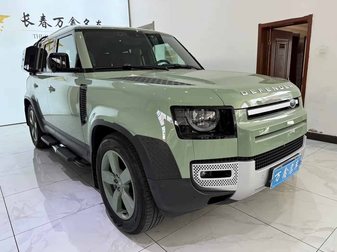 Land Rover Defender 2023 110 3.0T P400 75th Anniversary Legend Edition фото 3