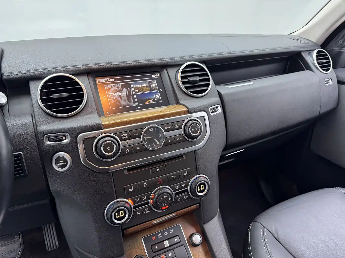 Land Rover Discovery 2016 3.0 SC V6 HSE Luxury фото 14