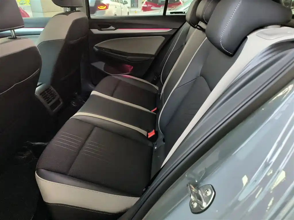 Volkswagen Golf 2023 Facelift 280TSI DSG Pro фото 14