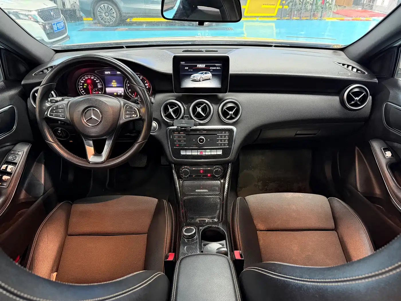 Mercedes-Benz A-Class (Import) 2016 A 200 Fashion фото 9