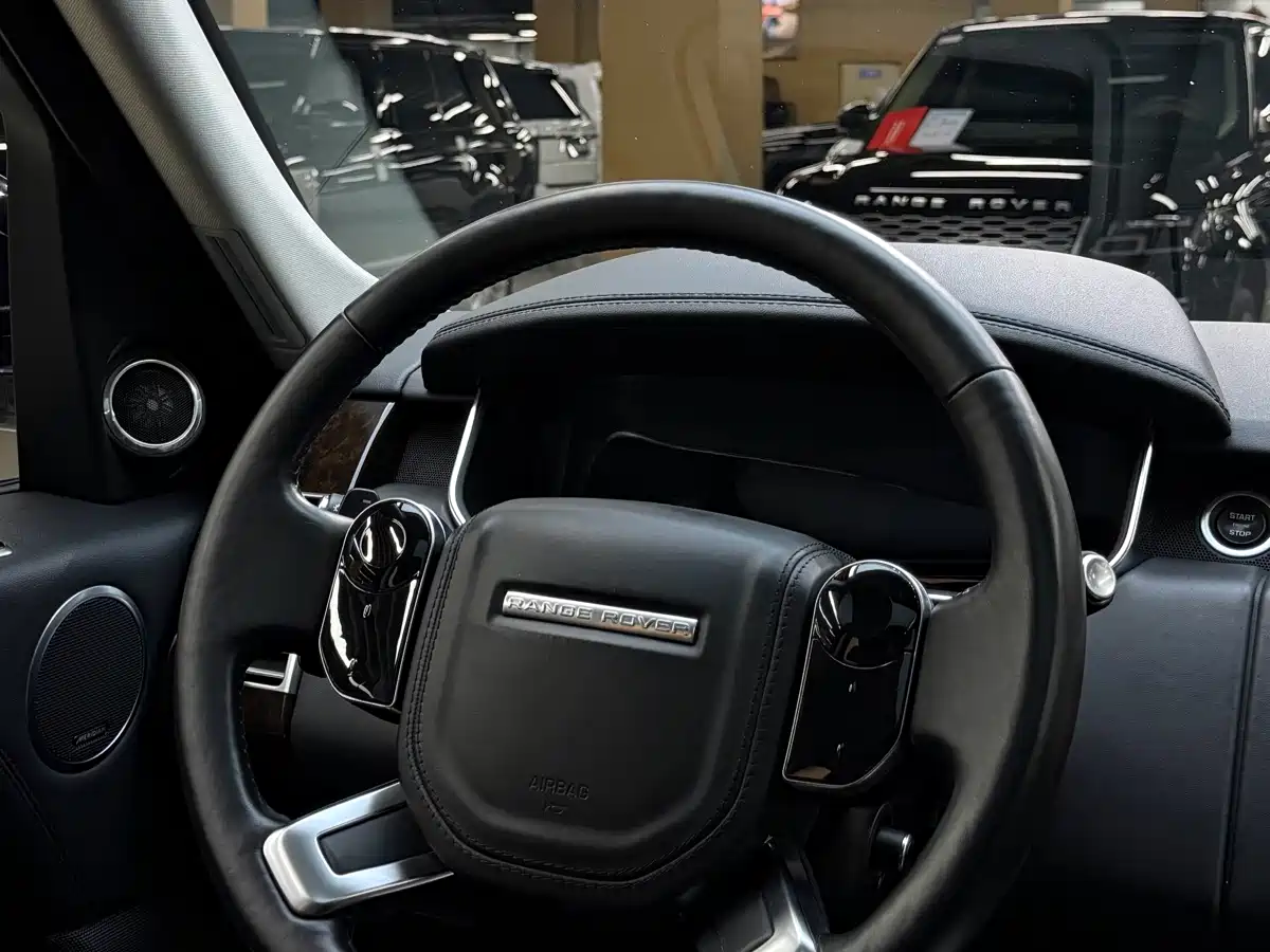 Photo 5 - Land Rover Range Rover