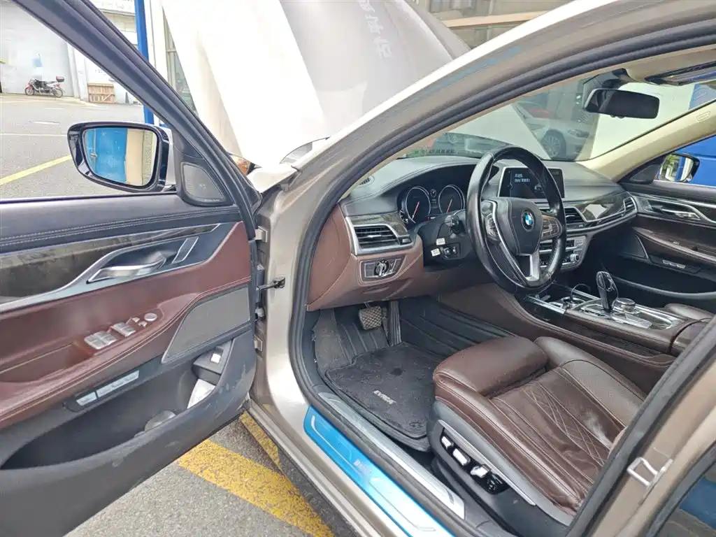 BMW 7 Series 2016 730Li Luxury фото 23