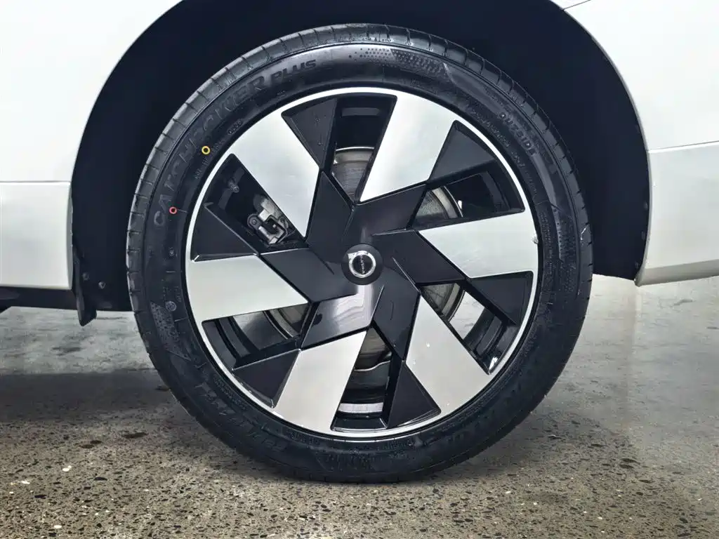 VOLVO XC60 PLUG IN HYBRID