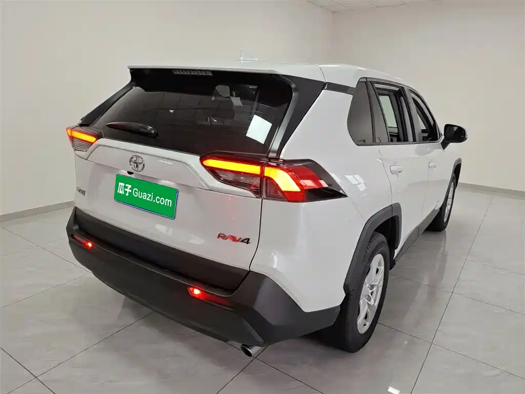 Toyota RAV4 Rongfang 2022 2.0L CVT 2WD Urban Edition фото 7