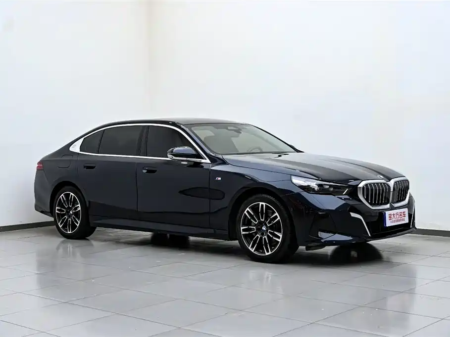 BMW 5 Series 2024 530Li Leading M Sport Package фото 4