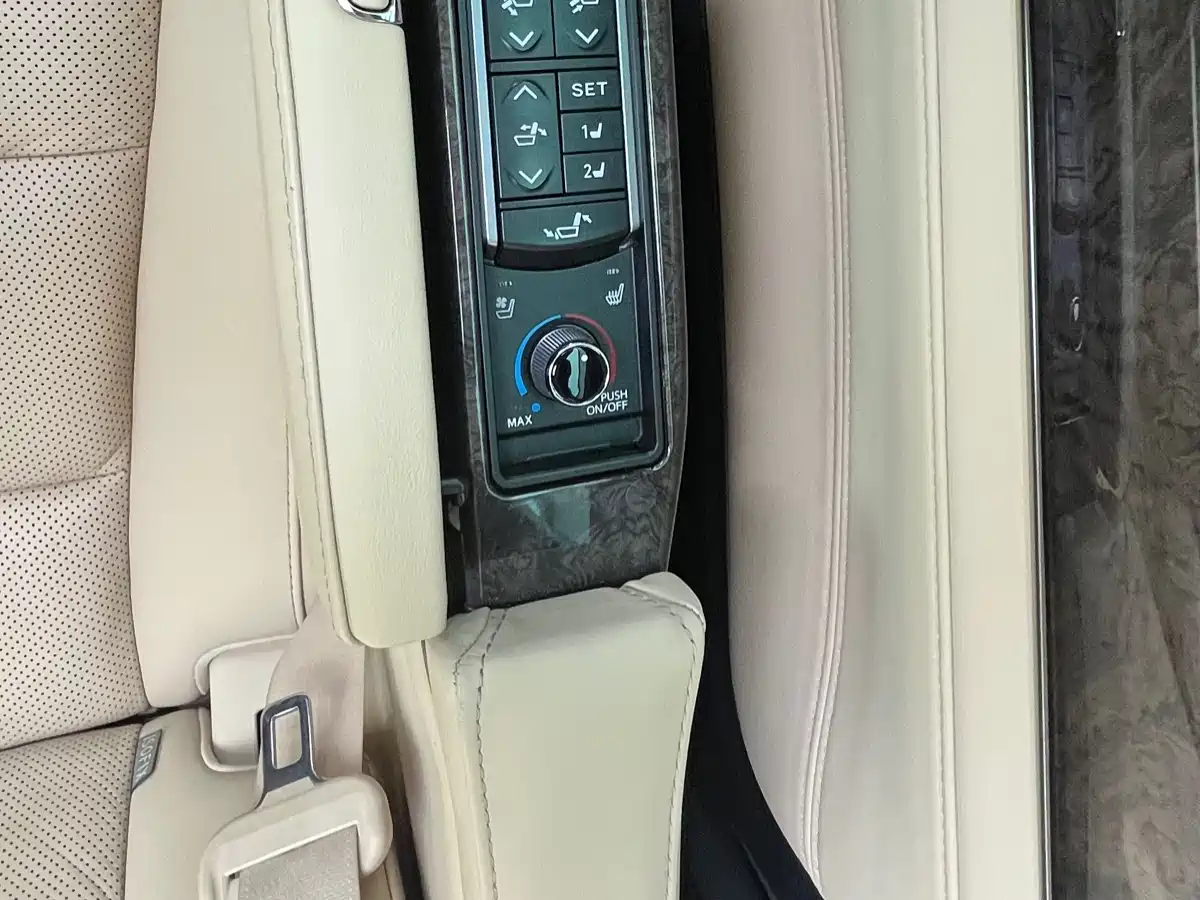 Toyota Vellfire 2019 Hybrid 2.5L HV Premium Edition фото 17