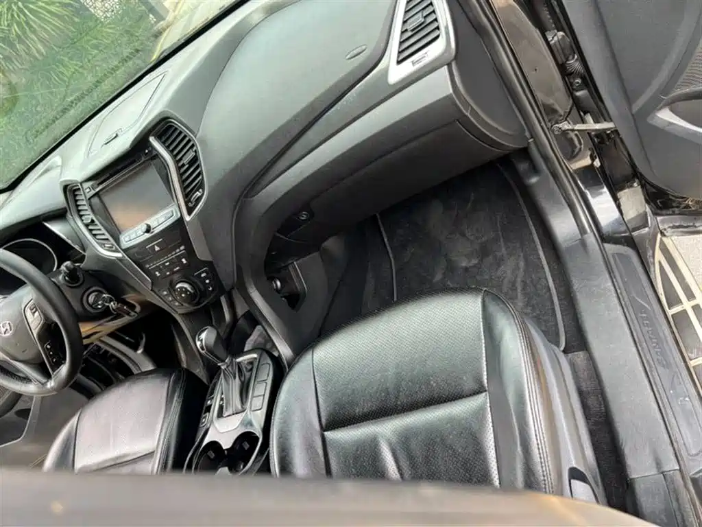 Hyundai Santa Fe 2013 Model 2.4L Automatic 2WD Comfort фото 8
