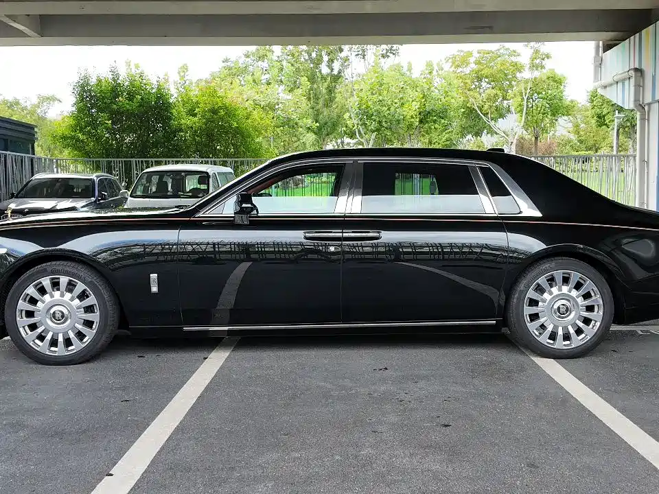 2022 Rolls-Royce Phantom