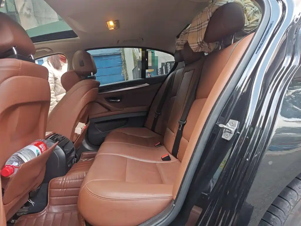BMW 5 Series (Import) 2014 520i Classic фото 15