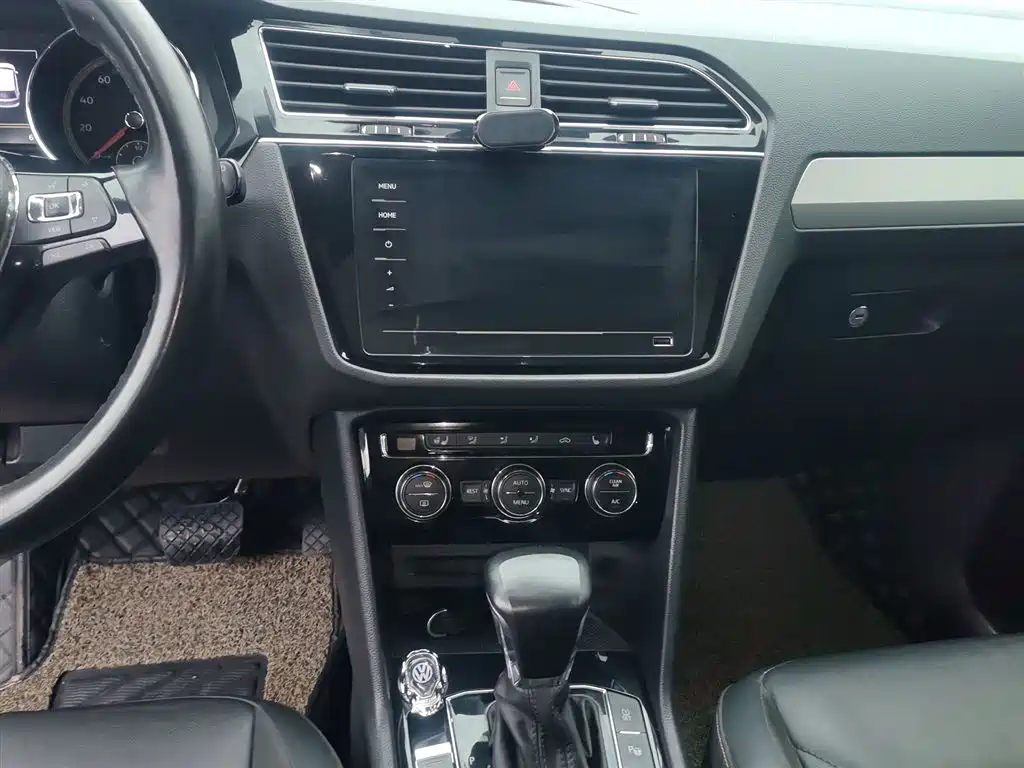 Volkswagen Tiguan L 2019 Facelift 330TSI Auto 2WD Smart Luxury China VI фото 13