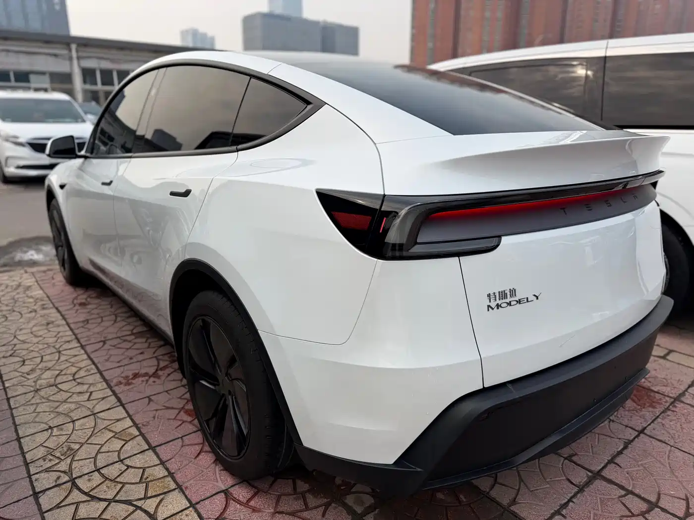 TESLA MODEL Y
