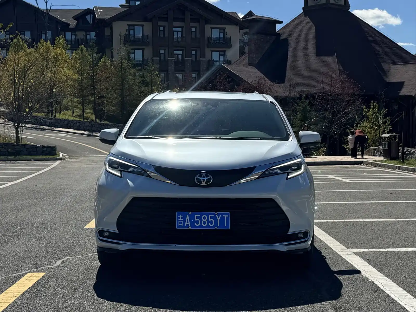 Photo 2 - Toyota Sienna